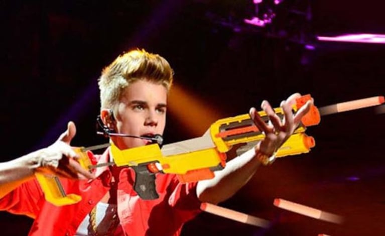 Justin Bieber, acusado por golpear a una mujer con un arma de juguete. (Foto: archivo web)