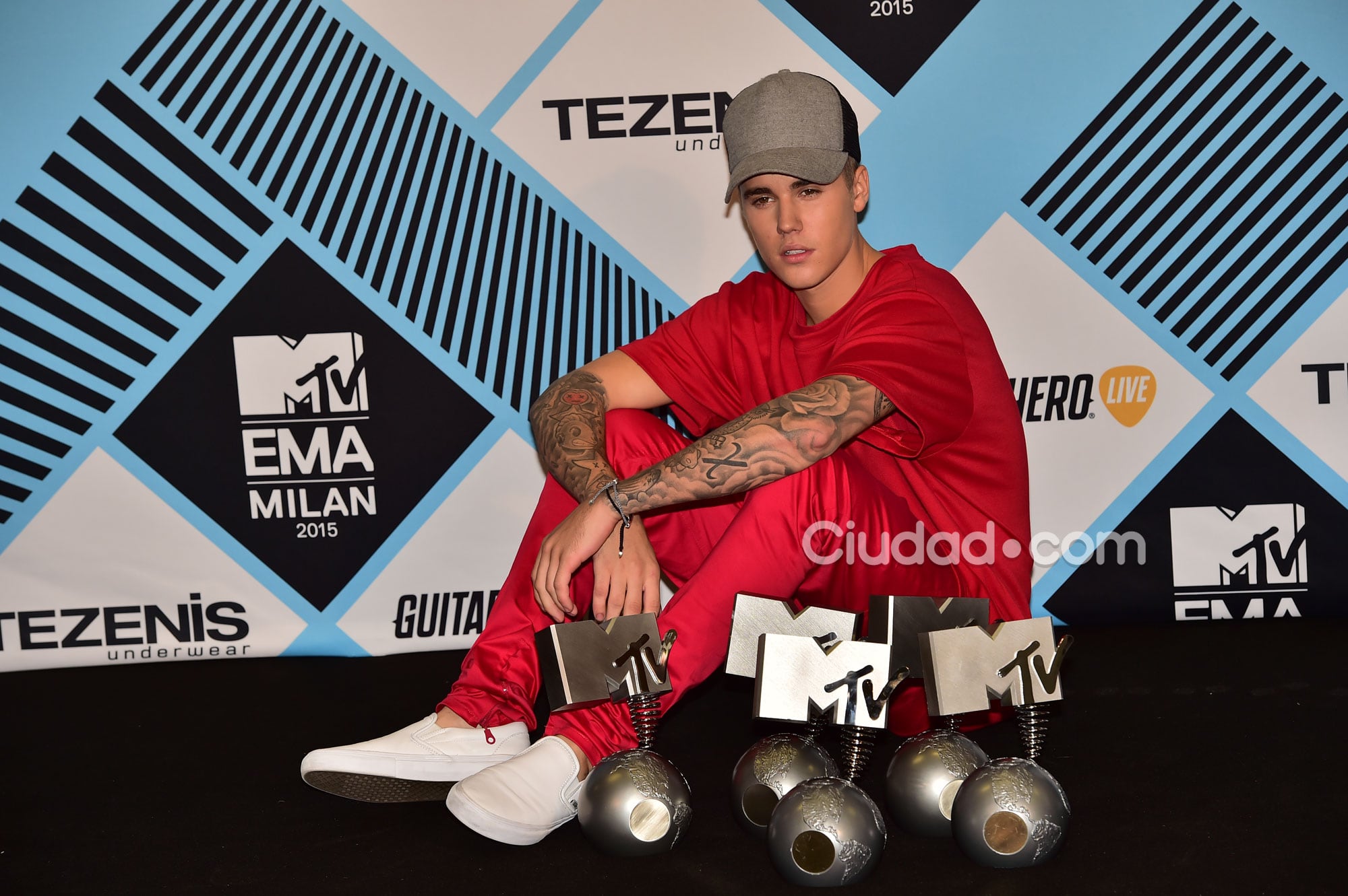 Justin Bieber arrasó con los premios MTV EMA 2015 (Fotos: AFP). 