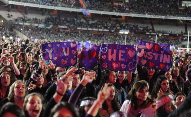 Justin Bieber hizo delirar a sus fanáticas en el Monumental. (Foto: Web)