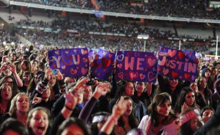 Justin Bieber hizo delirar a sus fanáticas en el Monumental. (Foto: Web)