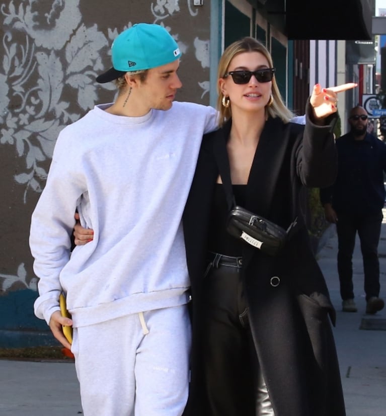 Justin Bieber y Hailey Baldwin, infraganti a los mimos y besos en Hollywood