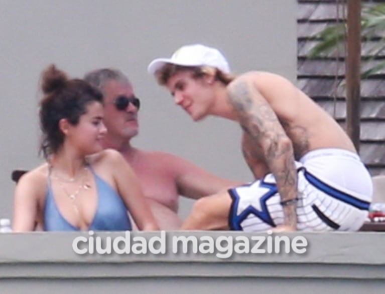 Justin Bieber y Selena Gomez, enamorados en Jamaica: las fotos de la pareja del momento a puro mimo