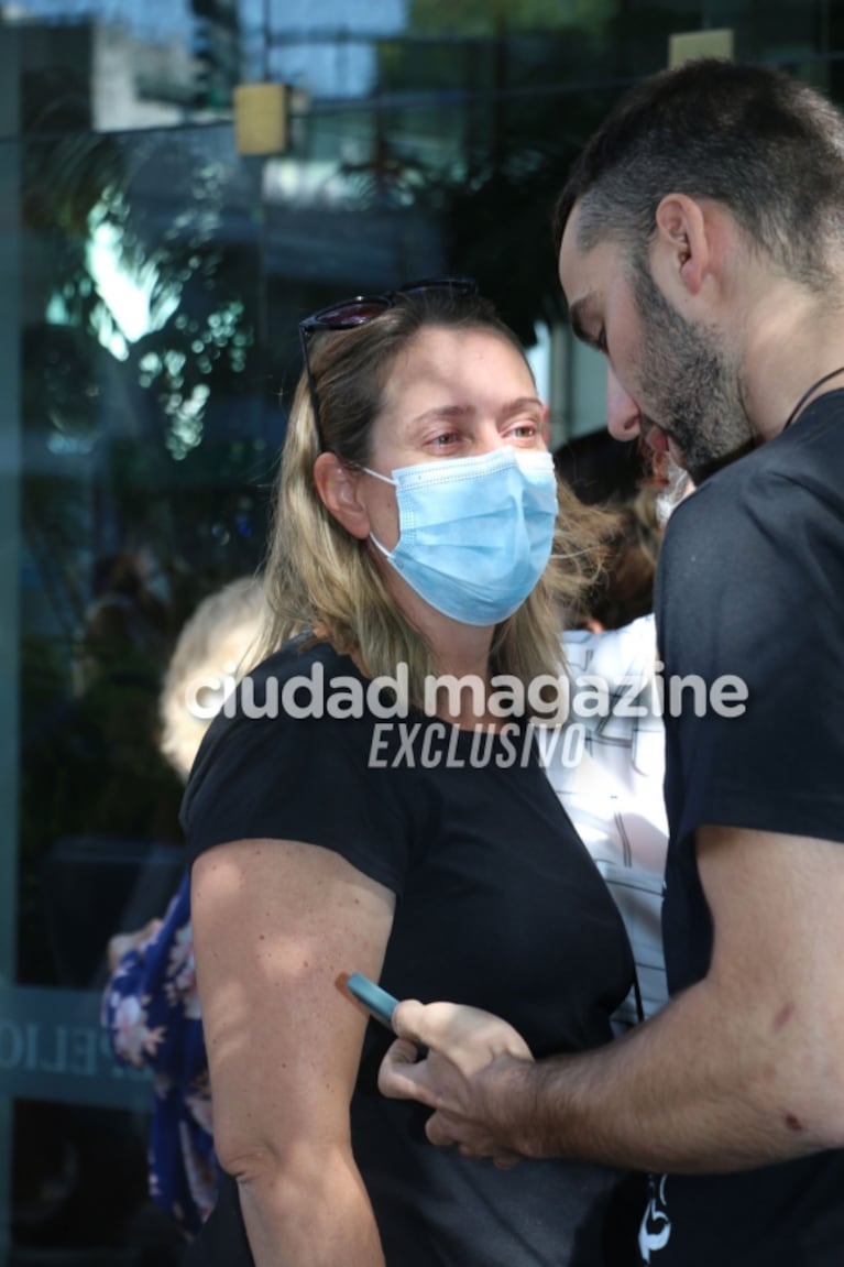 Karina Iavícoli se quebró al hablar de la fortaleza de Carmela Bárbaro en el velorio de Gerardo Rozín: "Lo amó un montón"