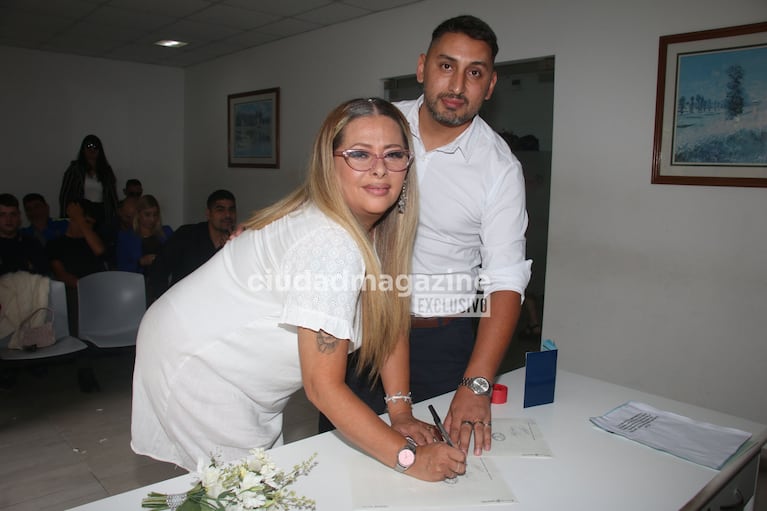 Karina, la hija de Lía Crucet, y Sebastián Román se casaron por civil (Foto: Movilpress).