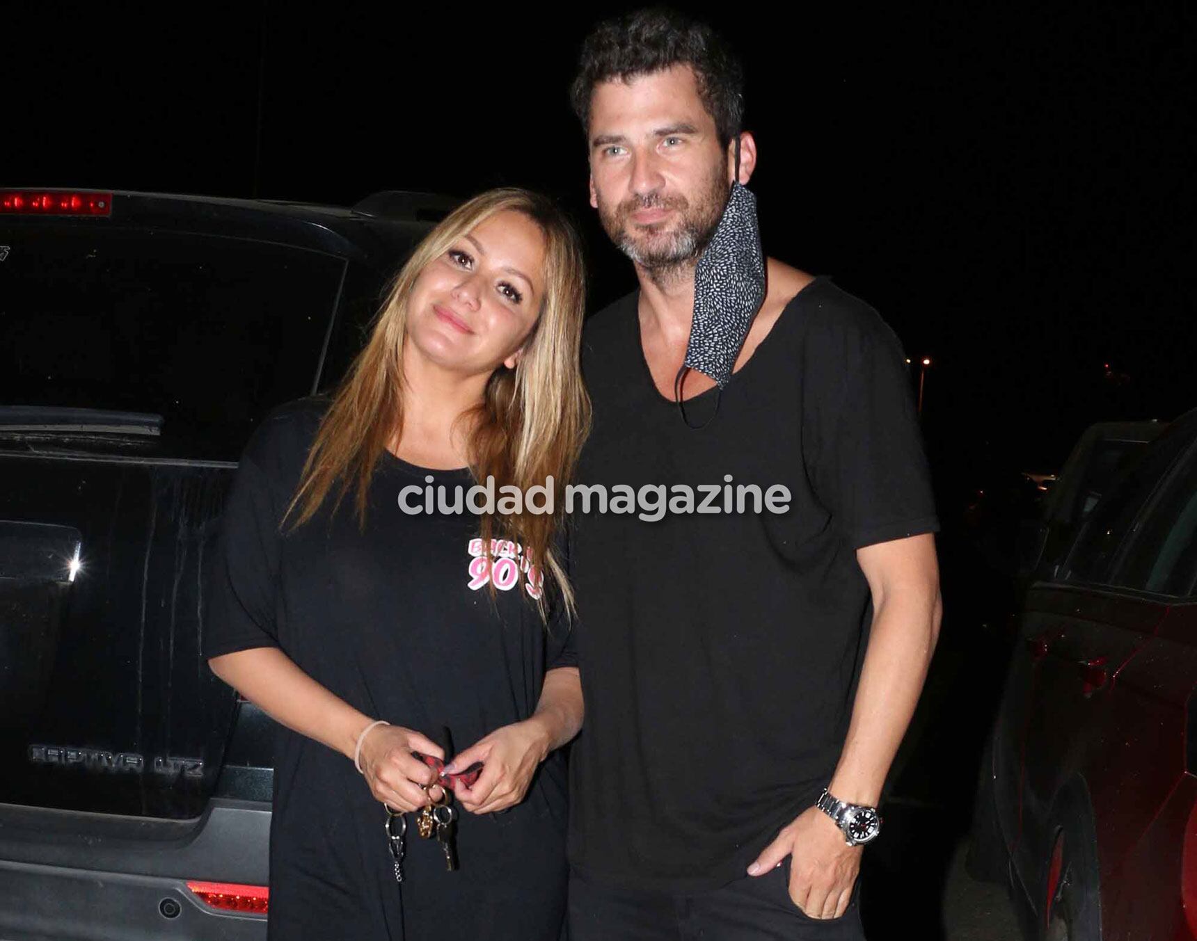 Karina la Princesita y Nicolás Furman, súper enamorados en Ezeiza tras sus primeras vacaciones juntos en Bariloche (Foto: Movilpress)