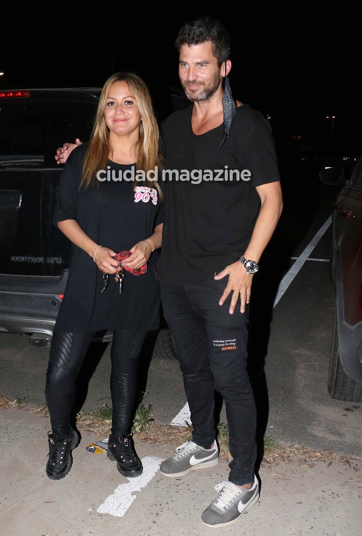 Karina la Princesita y Nicolás Furman, súper enamorados en Ezeiza tras sus primeras vacaciones juntos en Bariloche (Foto: Movilpress)