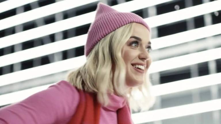 Katy Perry lanzó una nueva versión de All You Need Is Love de The Beatles