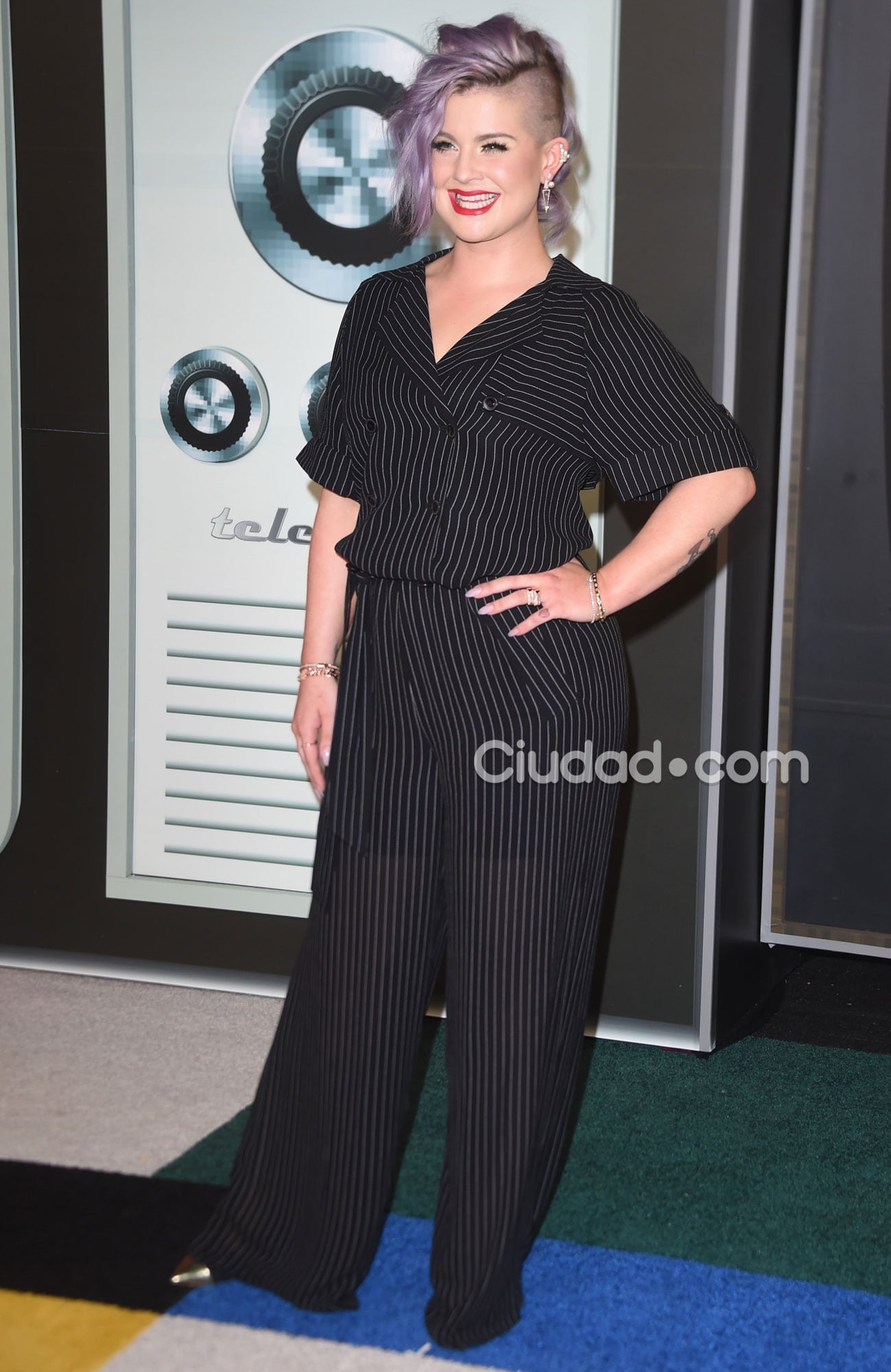 Kelly Osbourne, de las pocas que eligió pantalones (Fotos: AFP). 