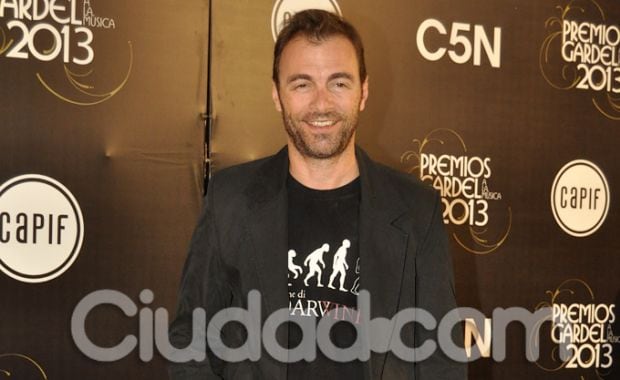 Kevin Johansen, muy casual, pero canchero. (Foto: Jennifer Rubio-Ciudad.com)