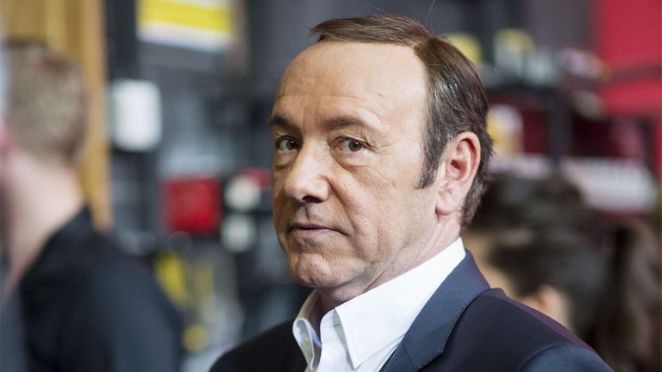 Kevin Spacey dijo que no se había declarado gay públicamente porque su padre era neonazi