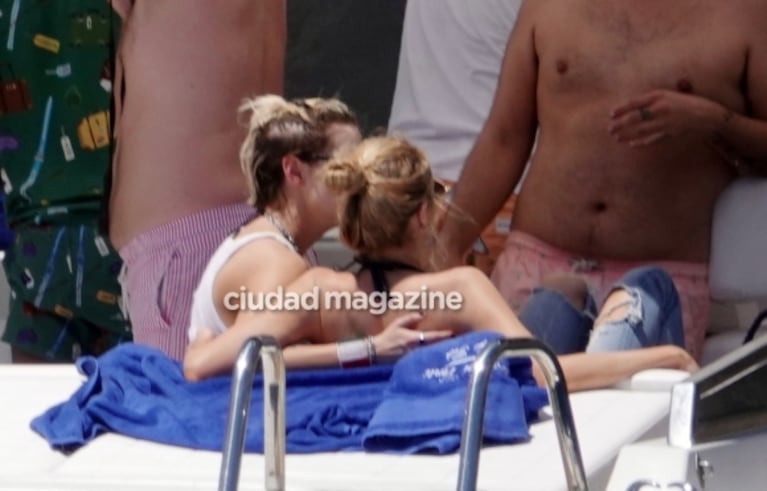 Kristen Stewart, topless en un yate de lujo y ¿reconciliada? con su ex, Stella Maxwell