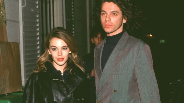 Kylie Minogue junto a Michael Hutchence. La relación con el líder de INXS duró un año y medio y fue tormentosa. Ella tenía entonces 21 años. (Foto-BBC). 