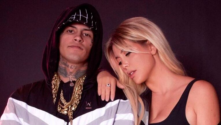 L-Gante compartió una pícara foto con Wanda Nara y le dedicó un cariñoso mensaje.