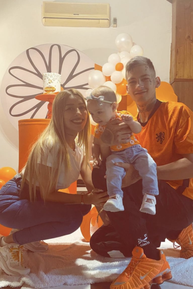 L-Gante y Tamara Báez celebraron los 6 meses de su hija Jamaica: el álbum íntimo del festejo 