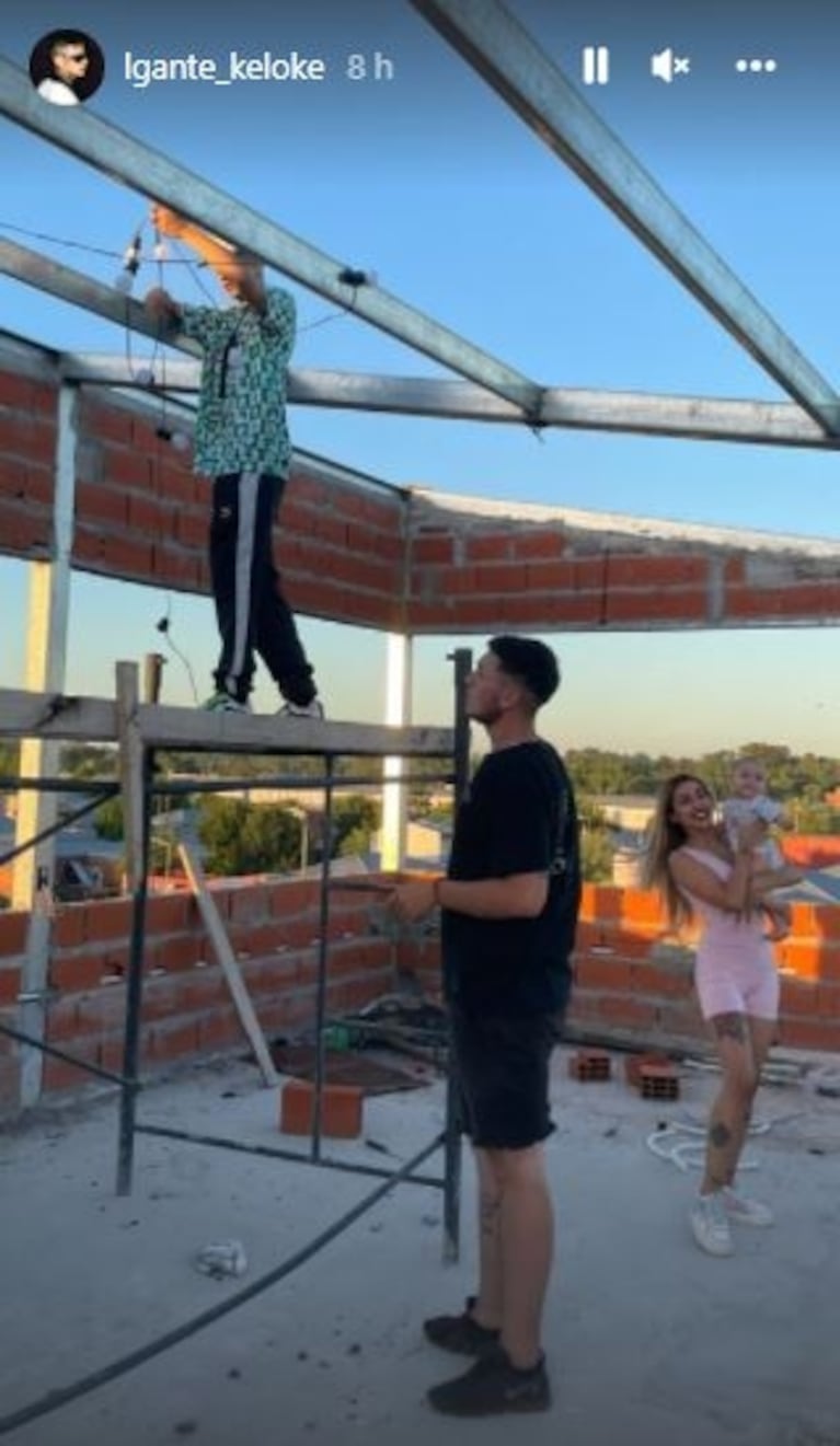 L-Gante y Tamara Báez mostraron cómo avanza la construcción de su casa: "Falta poco"