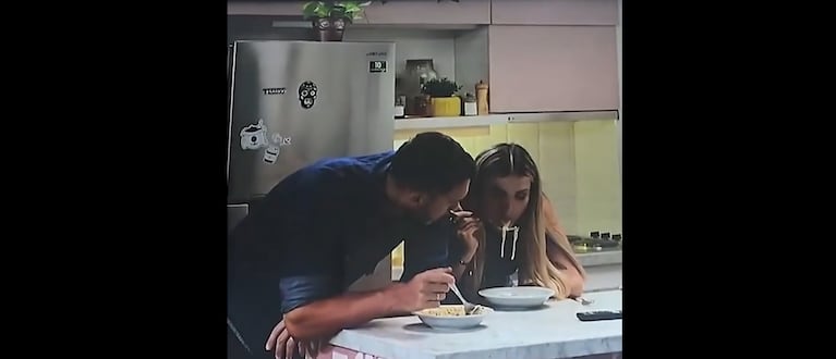 La actitud de Santiago con Emily que ya había preocupado a sus fans. Foto: captura de Netflix.