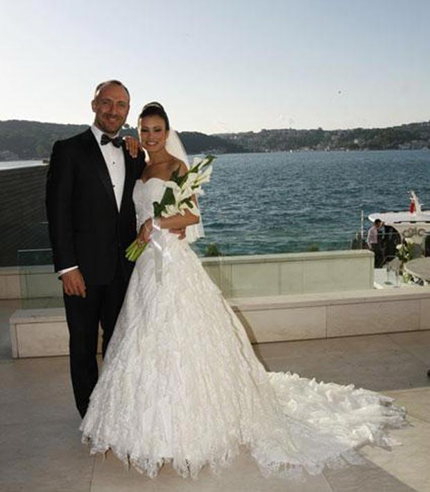 La actriz Gizem Soysaldi, ex esposa de Halit Ergenç (Onur). (Foto: Web)