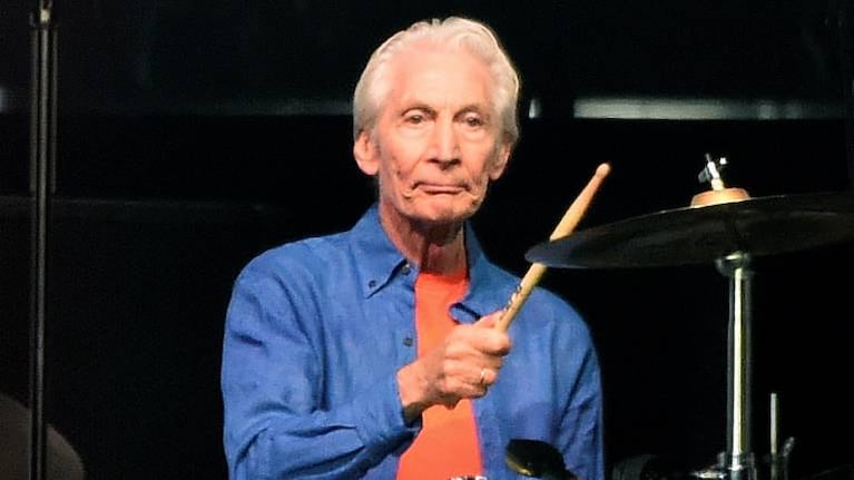 La batería de Charlie Watts, presente.