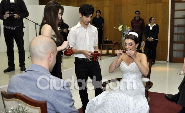 La ceremonia del té en el casamiento de Nancy Anka. (Foto: Jennifer Rubio-Ciudad.com)