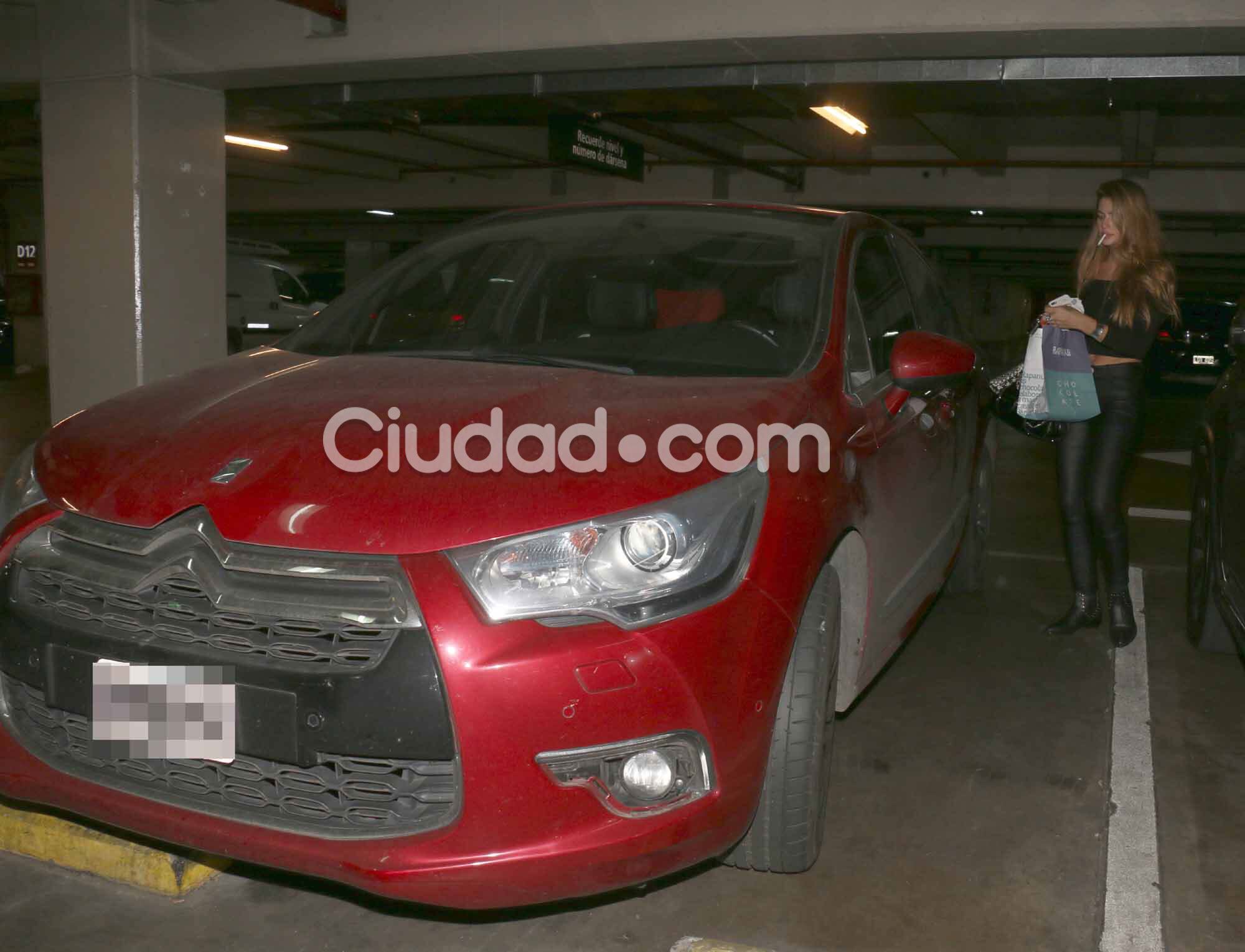 La China Suárez asistió al evento en el auto de Benjamín Vicuña (Fotos: Movilpress). 