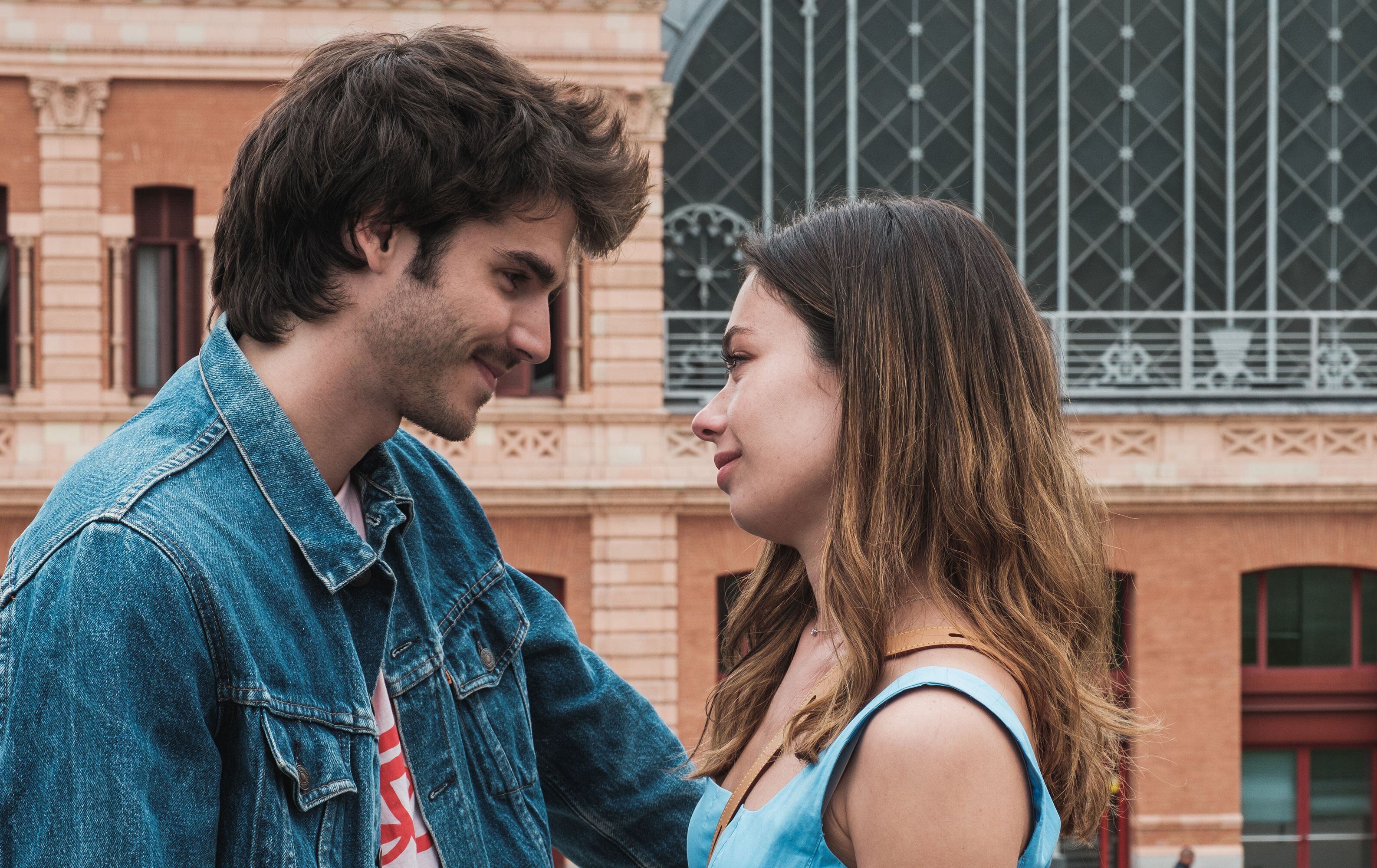 La comedia romántica española de 5 capítulos que es un éxito en Netflix