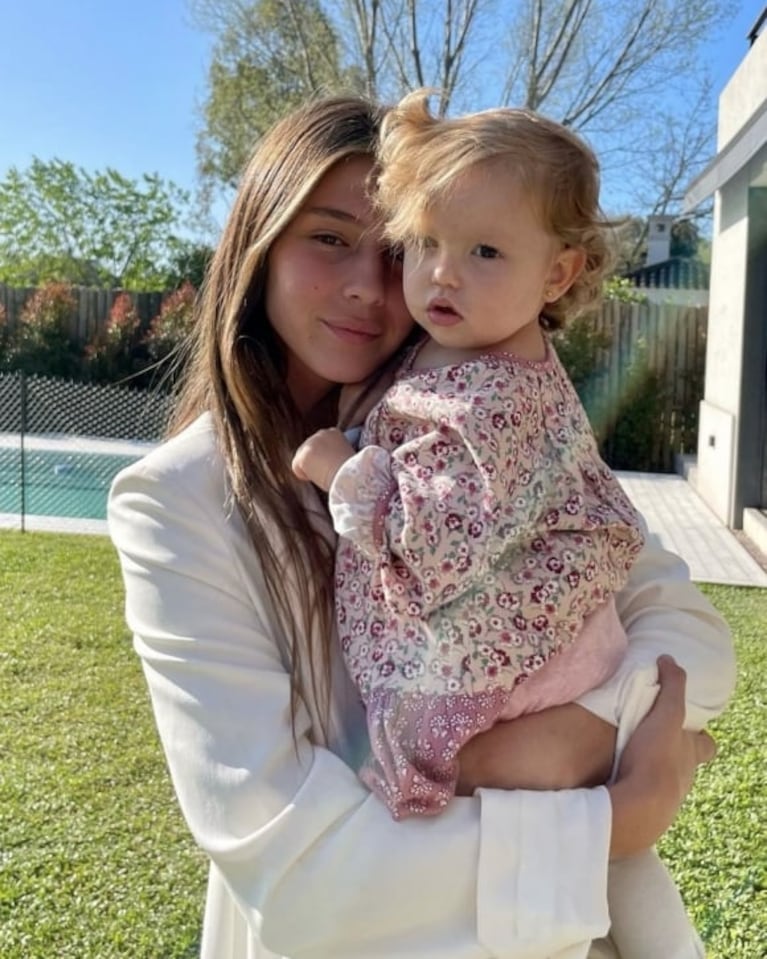 La Confirmación de Delfina García Moritán: las dulces fotos con su hermanita Ana