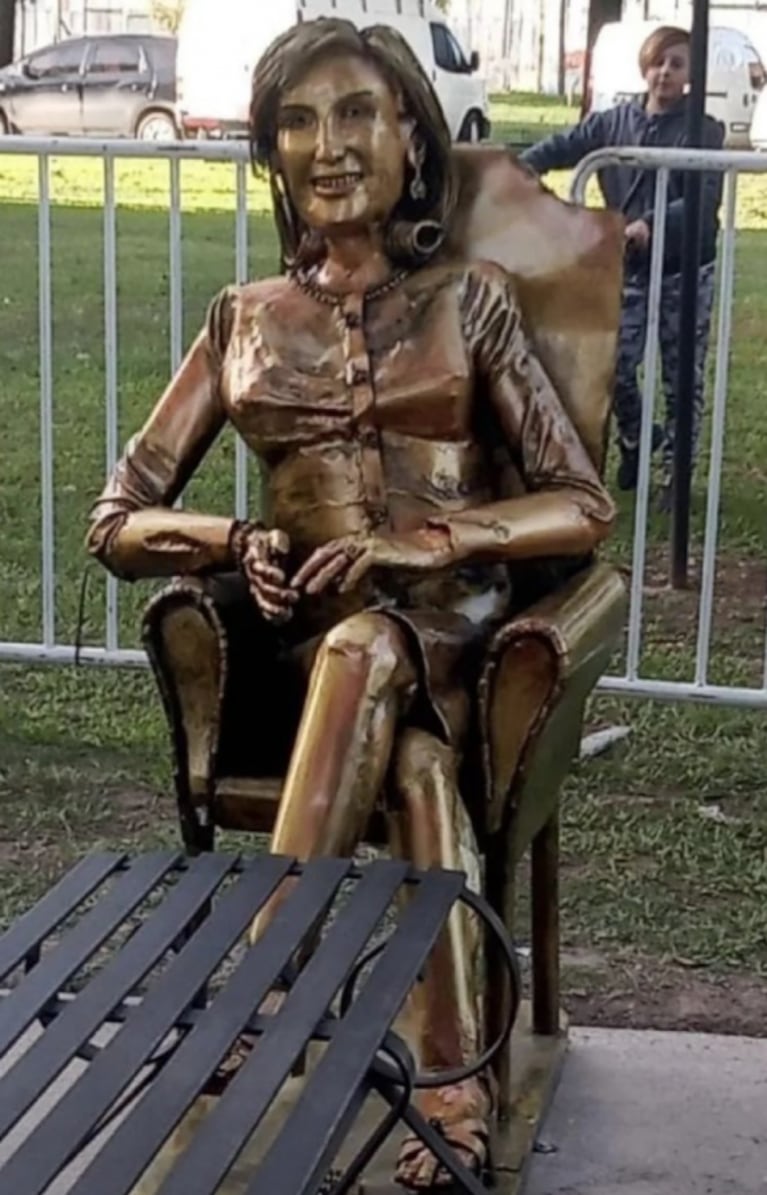 La contundente reacción de Mirtha Legrand al ver su estatua homenaje en Santa Fe