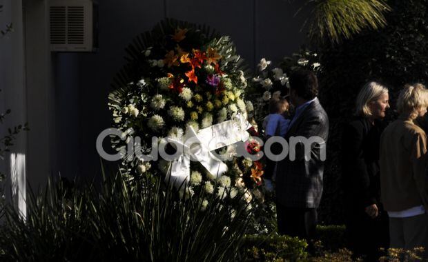 La cornona que envió El Trece para uno de sus máximas figuras históricas. (Foto: Jennifer Rubio - Ciudad.com)