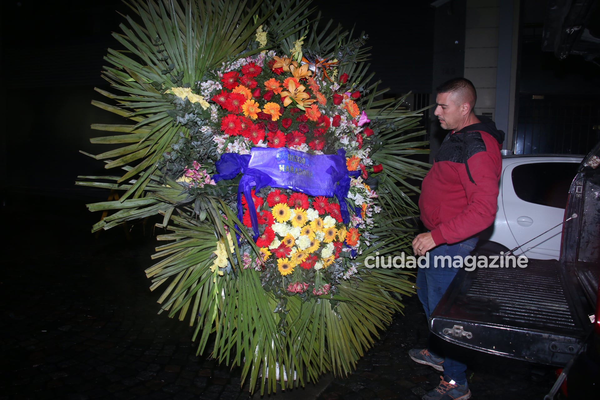 La despedida de los famosos a los restos de Cacho Castaña. Foto: Movilpress