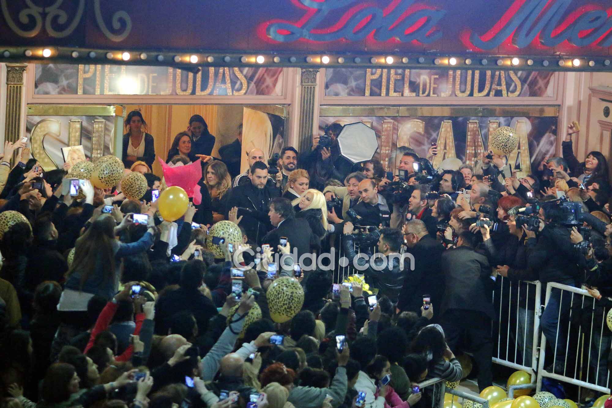 La  despedida de Susana Giménez de la calle Corrientes. (Foto: Movilpress)