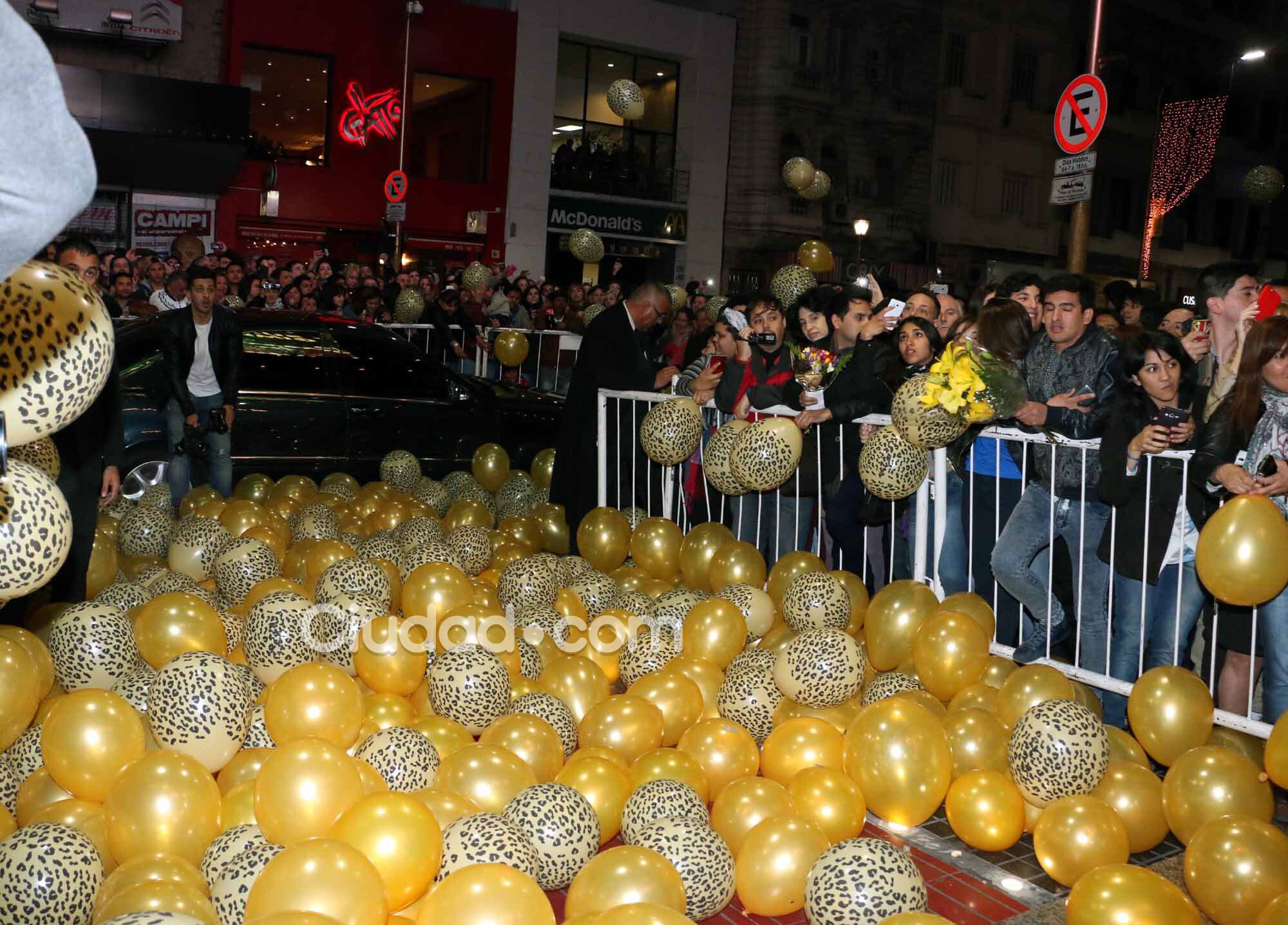 La  despedida de Susana Giménez de la calle Corrientes. (Foto: Movilpress)