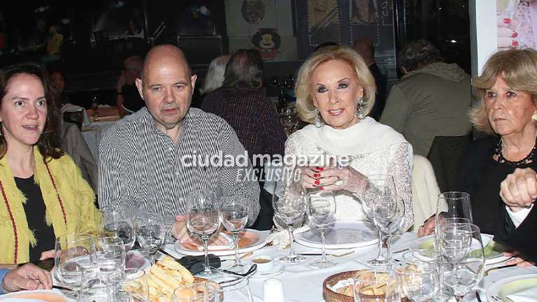 La diva celebró con sus amigos íntuimos sus 55 años en la TV