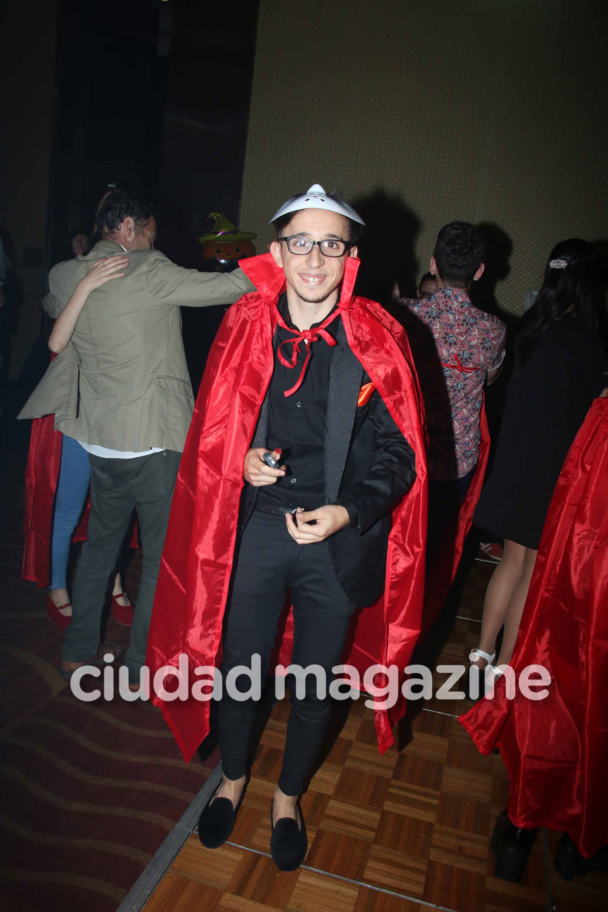 La divertida fiesta de Halloween de los elencos de Faroni: noche de parejitas, dancing y disfraces. (Foto: Movilpress)