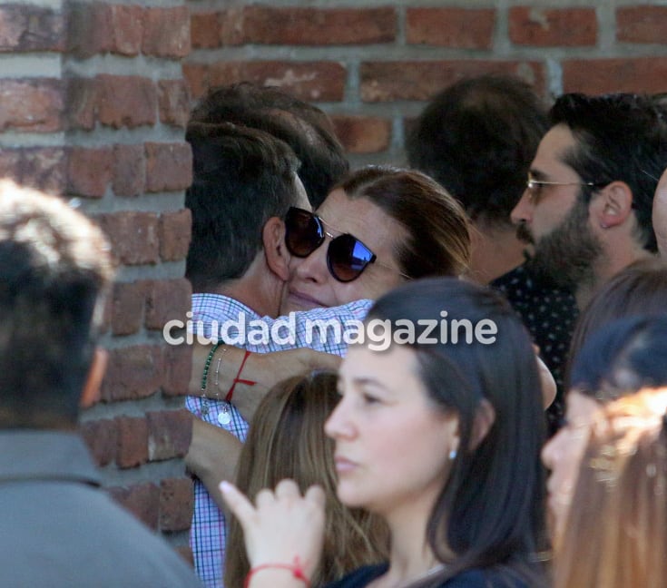 La dolorosa despedida de Eugenia Tobal a su madre en el cementerio de Chacarita. (Foto: Movilpress)