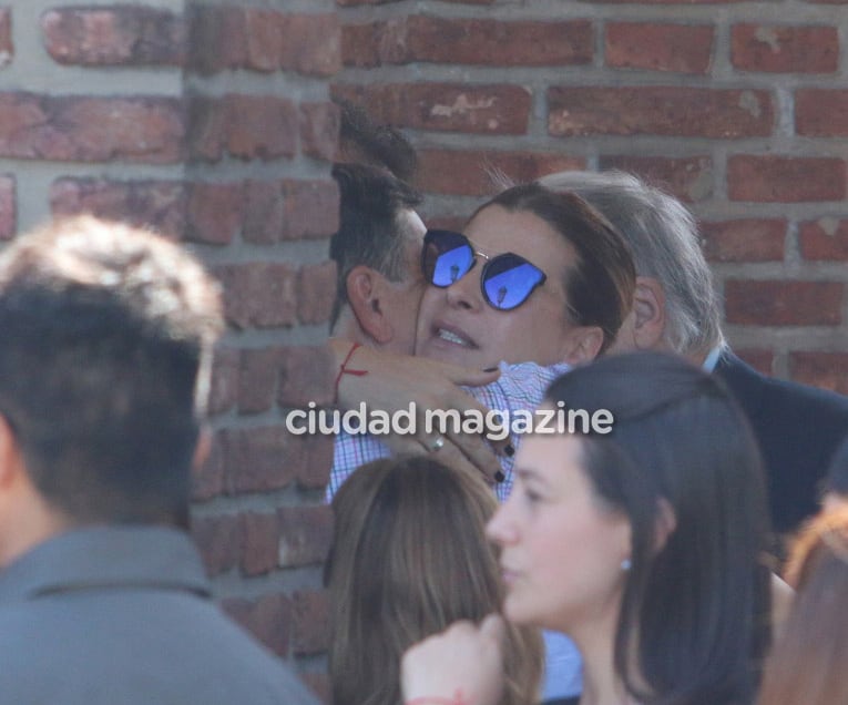 La dolorosa despedida de Eugenia Tobal a su madre en el cementerio de Chacarita. (Foto: Movilpress)