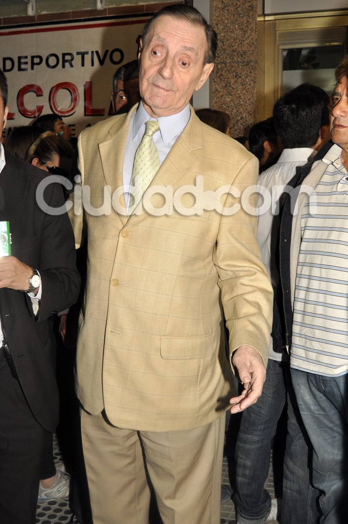 La dolorosa despedida de Juan Carlos Calabró. (Foto: Jennifer Rubio-Ciudad.com)