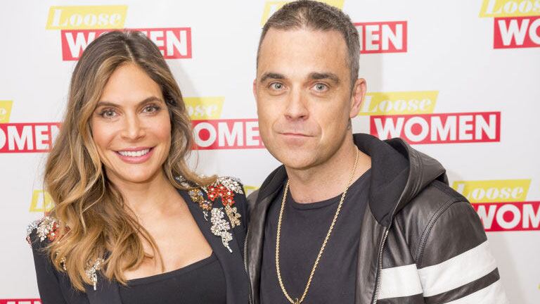 La esposa de Robbie Williams anunció que fueron padres: Coco fue gestada por una increíble mamá sustituta