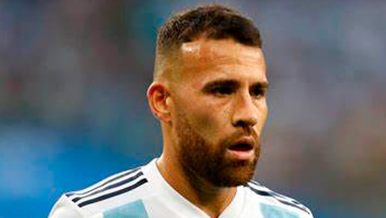 La ex de Nicolás Otamendi lo acusa de no cumplir con la cuota alimentaria de su hija.