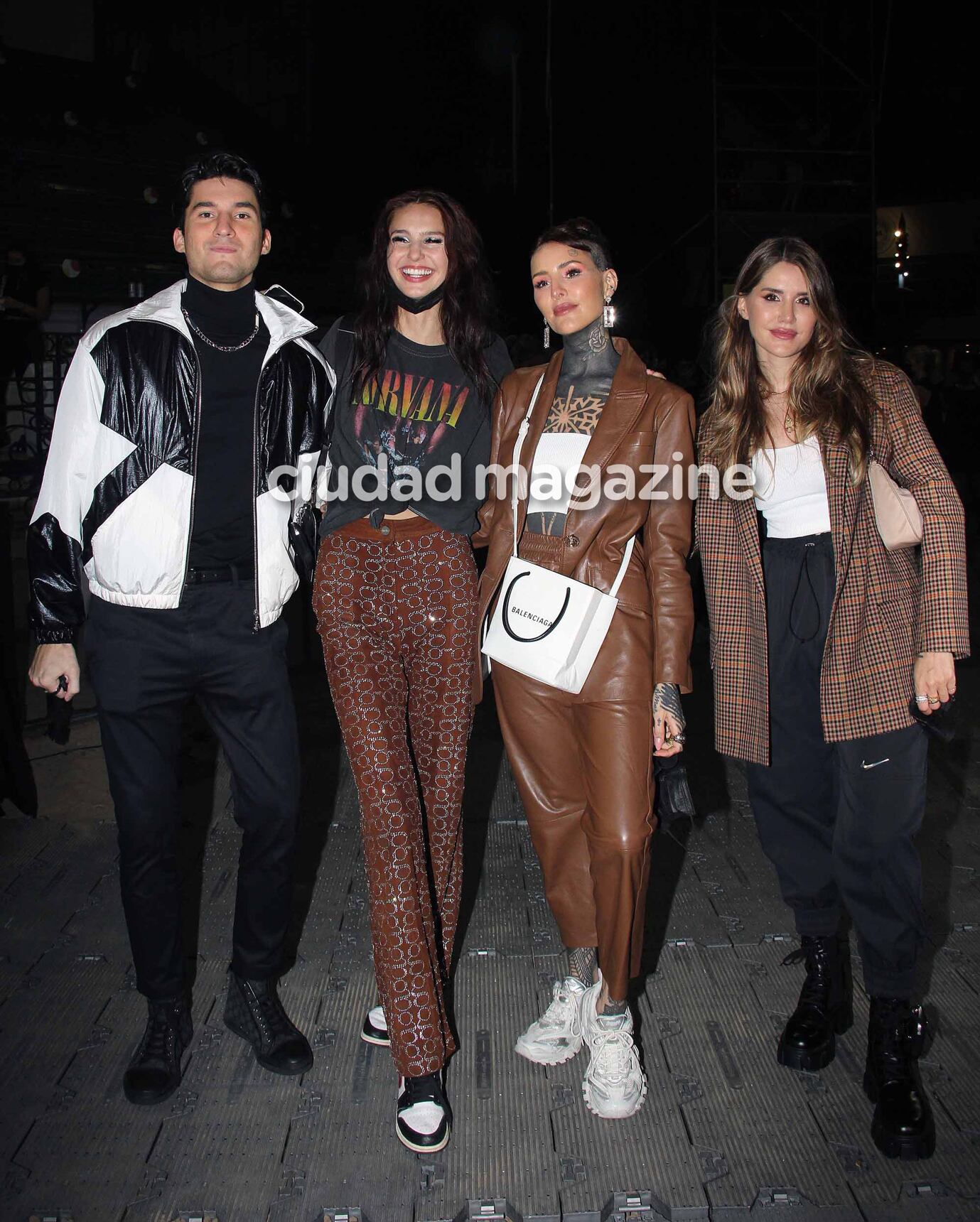 La familia de Juanita Tinelli alentó a la modelo en la pasarela (Fotos: Movilpress).