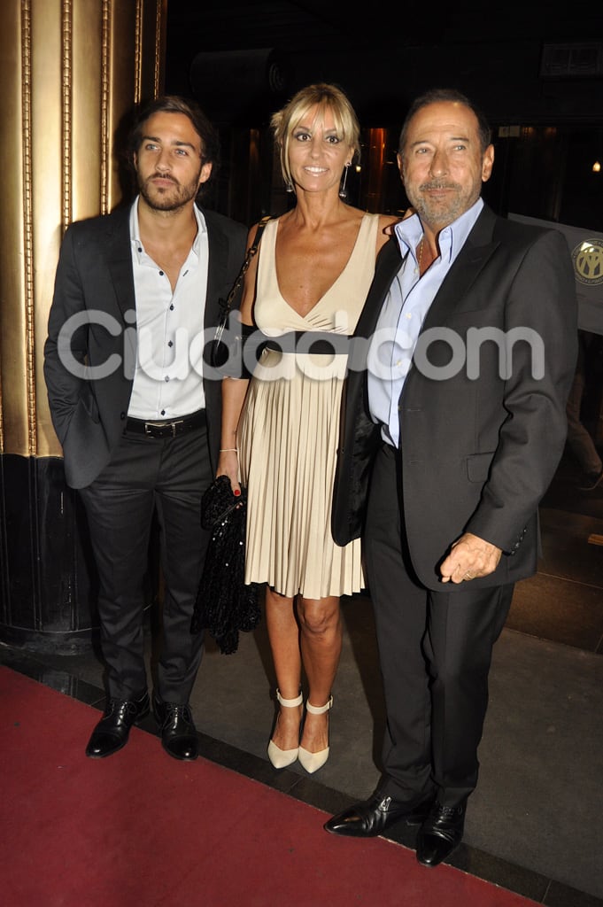 La familia Francella: Guillermo, Marynés y Nicolás, muy elegantes. (Foto: Jennifer Rubio-Ciudad.com)