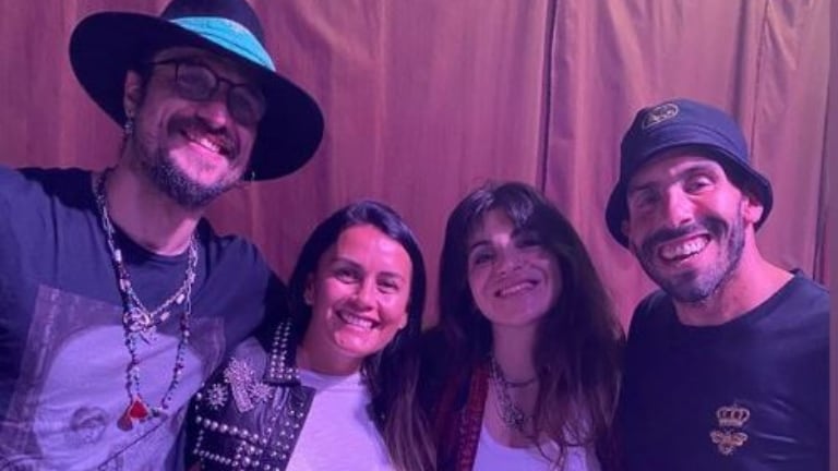 La foto de Daniel Osvaldo y Gianinna Maradona con Carlitos Tévez y su esposa (Foto: Captura de Instagram Stories)