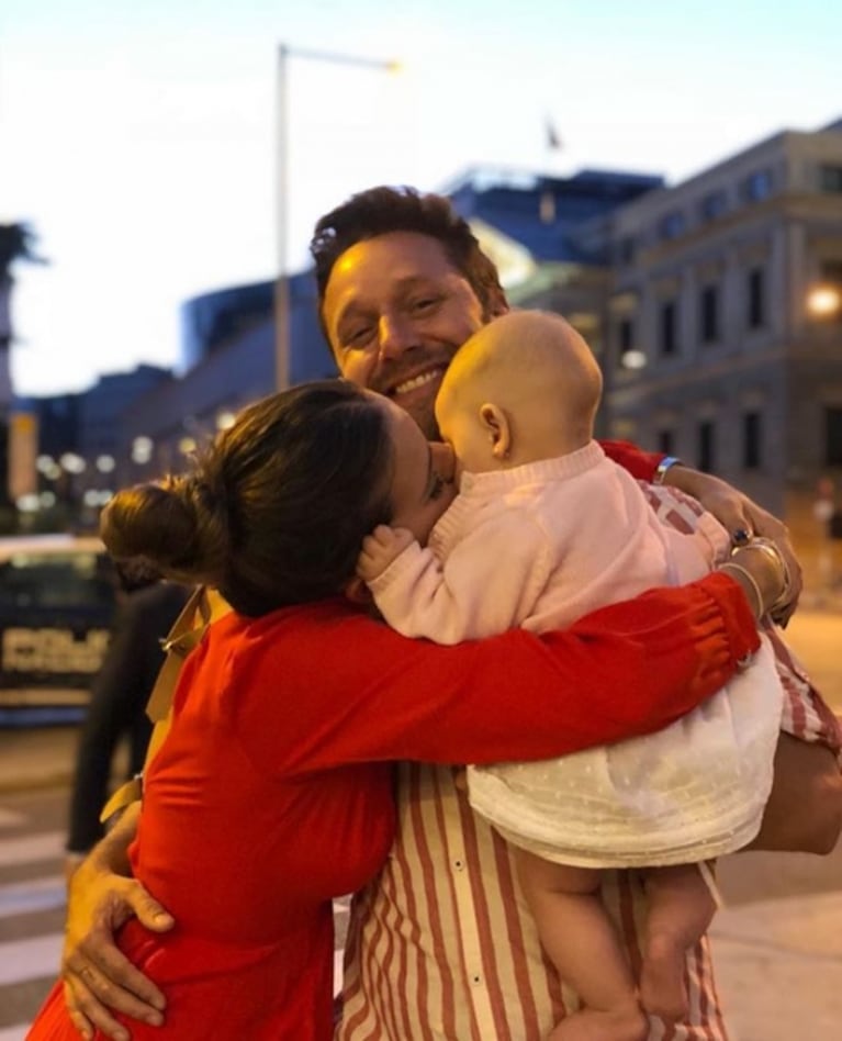 La foto de la China Suárez, a puros besos y abrazos con Benjamín Vicuña y la pequeña Magnolia: "Amores"