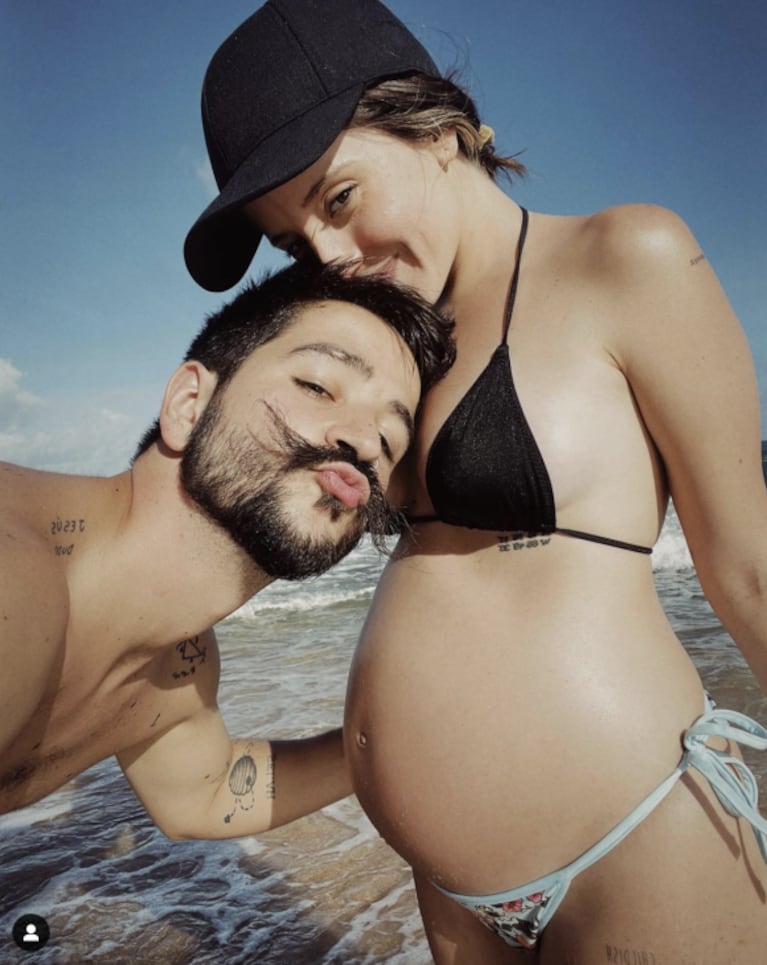 La foto más tierna de Camilo y Evaluna, luciendo la pancita maternal: "Océano índigo"