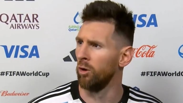 La furia de Lionel Messi en medio de una nota tras la clasificación de Argentina a Semifinales en Qatar (Foto: Captura TyC Sports)