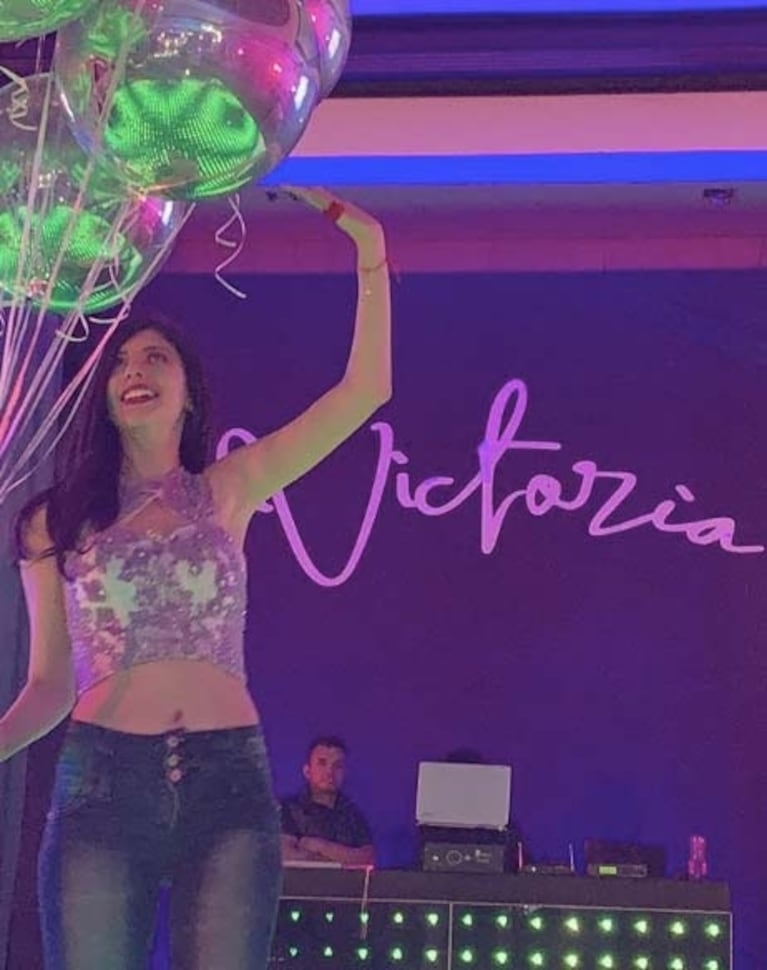 La gran fiesta de 15 de Victoria, la hija de Mónica Ayos y Diego Olivera: imponente vestido y emotiva sorpresa