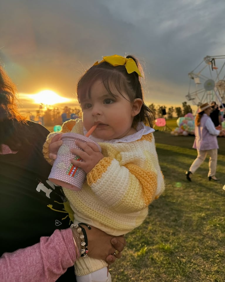 La hija de Cazzu cumplió un año: fiesta estilo kermesse infantil con invitadas de lujo