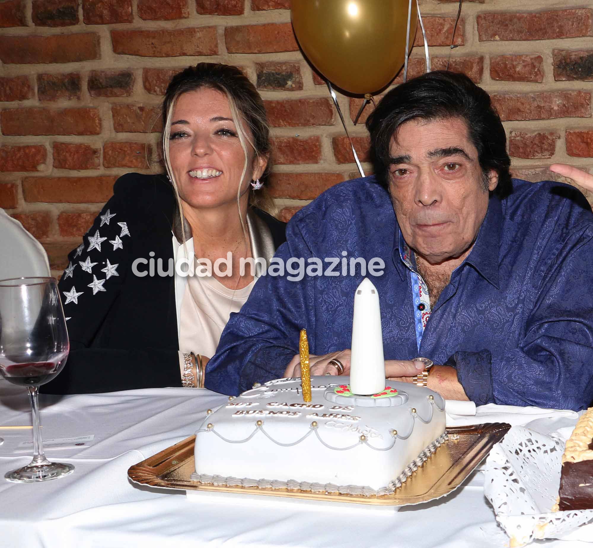 La intimidad del cumpleaños de Cacho Castaña en el Café La Humedad. (Foto: Ciudad / Movilpress)