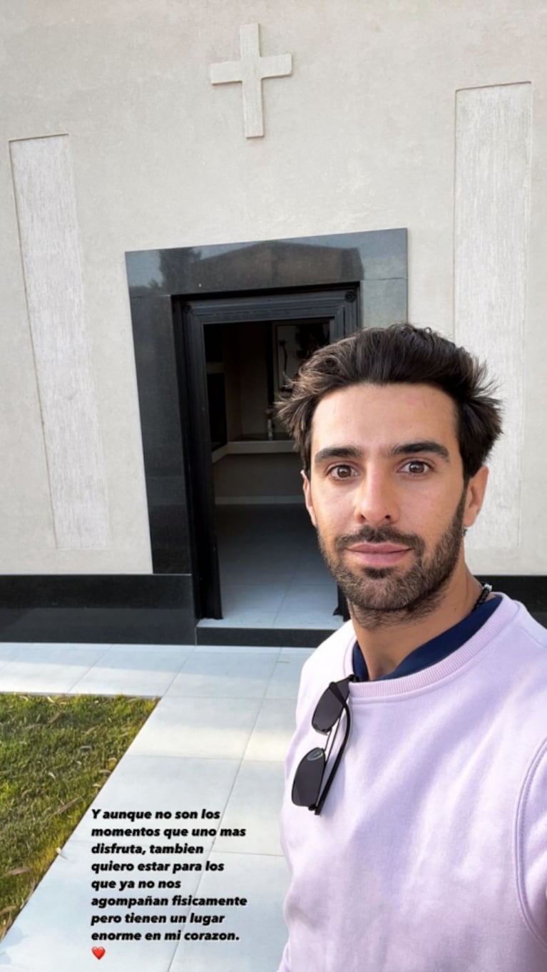 La inusual selfie de Manu Urcera desde el cementerio: "Para los que ya no nos acompañan físicamente"