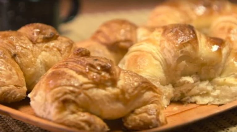 La mejor receta para hacer medialunas de pera y manzana: un toque frutal para tu merienda