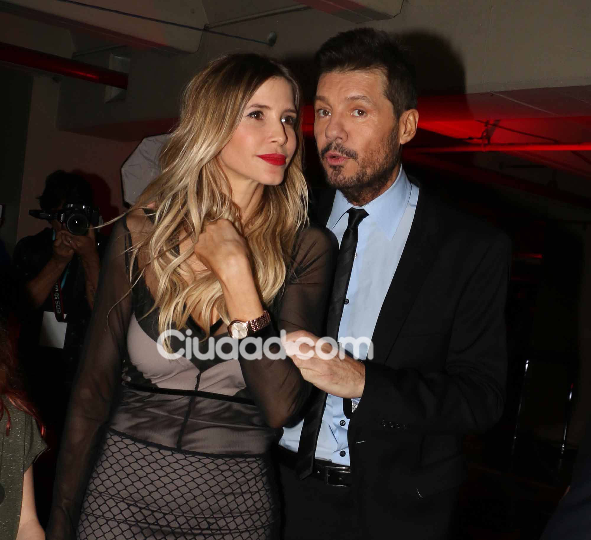 La noche de besos y romance de Marcelo Tinelli y Guillermina Valdés en el BAFWeek. (Foto: Movilpress)